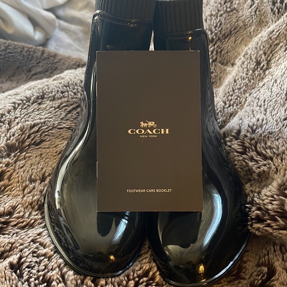 Never been worn , still in wrapping/box Coach rain boots - Picture 5 of 17